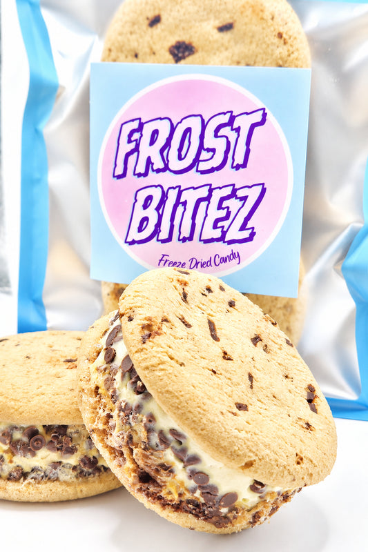 Sándwiches de helado con chispas de chocolate liofilizados